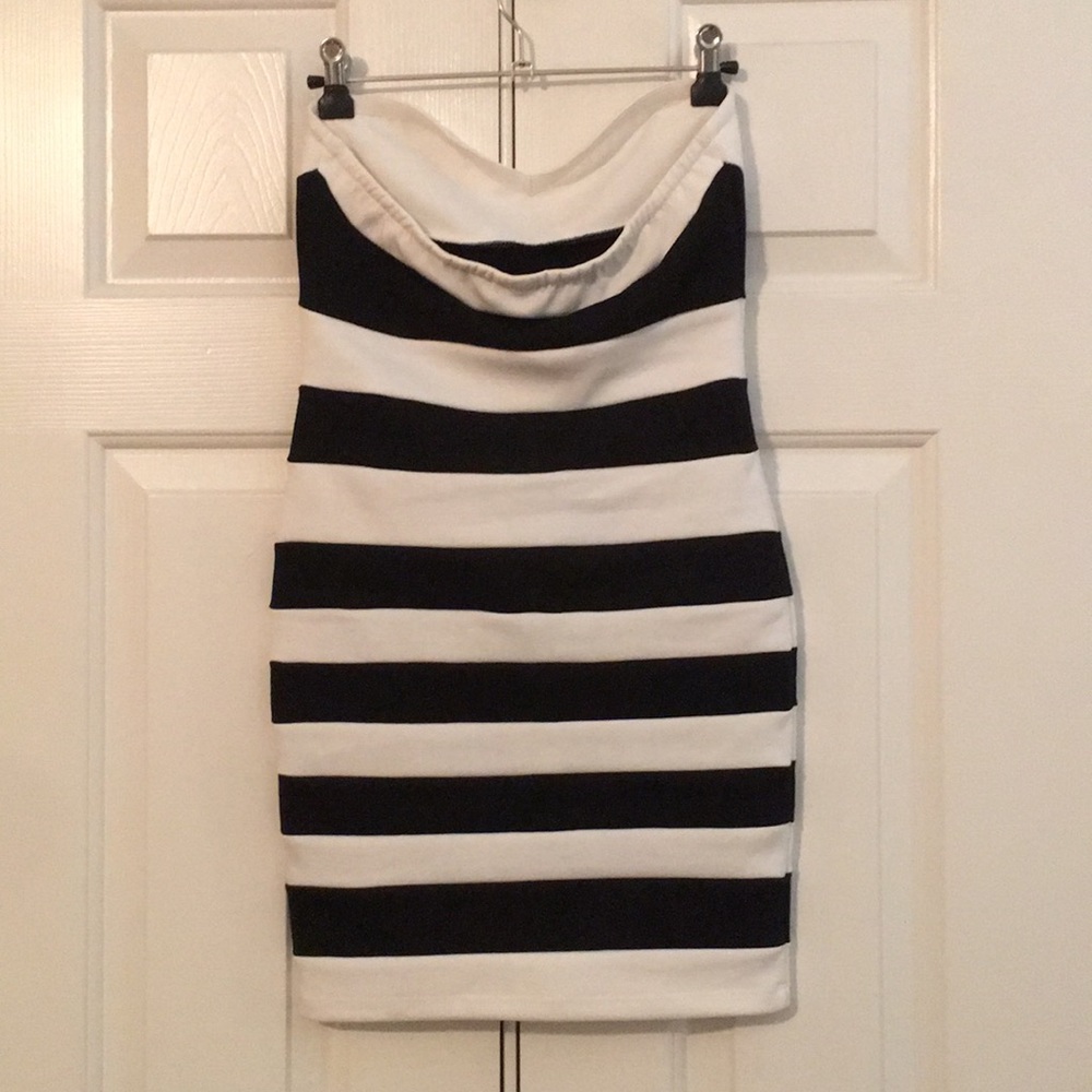 🖤Black/White Dress🖤 - Picture 3 of 6